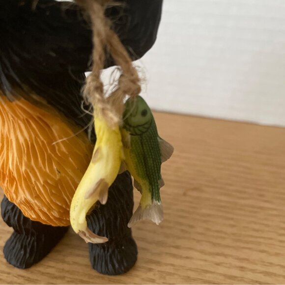 Vtg O’Well Bear Carrying Boat Oar Stocking Fish Christmas Hat Cabin Lodge Decor - Picture 7 of 10